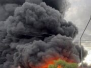 ด่วน! ไฟไหม้โกดัง ลุกลามบ้านเรือน บริเวณแยกแสลงพันธ์ จ.สุรินทร์ ยังคุมเพลิงไม่ได้