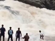 นาทีชีวิต! ยูทูบเบอร์วัย 22 ถูกน้ำซัดตกน้ำตกดับสลด ขณะถ่ายคอนเทนต์ (มีคลิป)