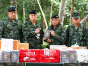 บิ๊กกุ้ง มอบยันต์พหูรมาน หลวงปู่ศิลา เสริมขวัญกำลังใจทหารชายแดน