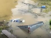 ชายวัย 55 โหมกรีดยางทั้งคืน เกิดหลับใน ขับกระบะคู่ใจแหกโค้งลงห้วย เสียงสุดท้ายโทรหาภรรยา ให้หาคนมาช่วย แต่ไม่ทันการณ์