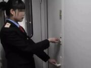 พนง.รถไฟเอะใจ พ่ออุ้มลูกสาวเข้าห้องน้ำ 30 นาที ไขประตูไปเห็นฉากใจร่วง เด็กพูด 1 ประโยคก่อนหมดสติ..