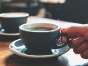 แพทย์ออกมาเผยแล้ว คนดื่มกาแฟตอนเช้า เทียบกับคนที่ไม่ดื่มกาแฟ